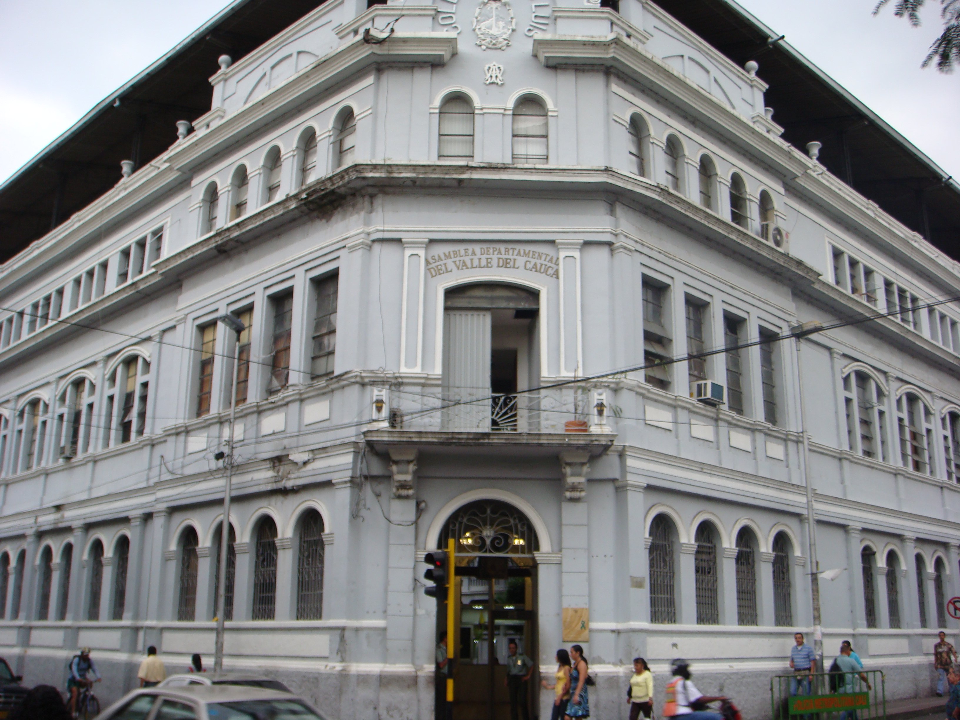 Alarma por atentado explosivo en Asamblea del Valle puso en alerta autoridades