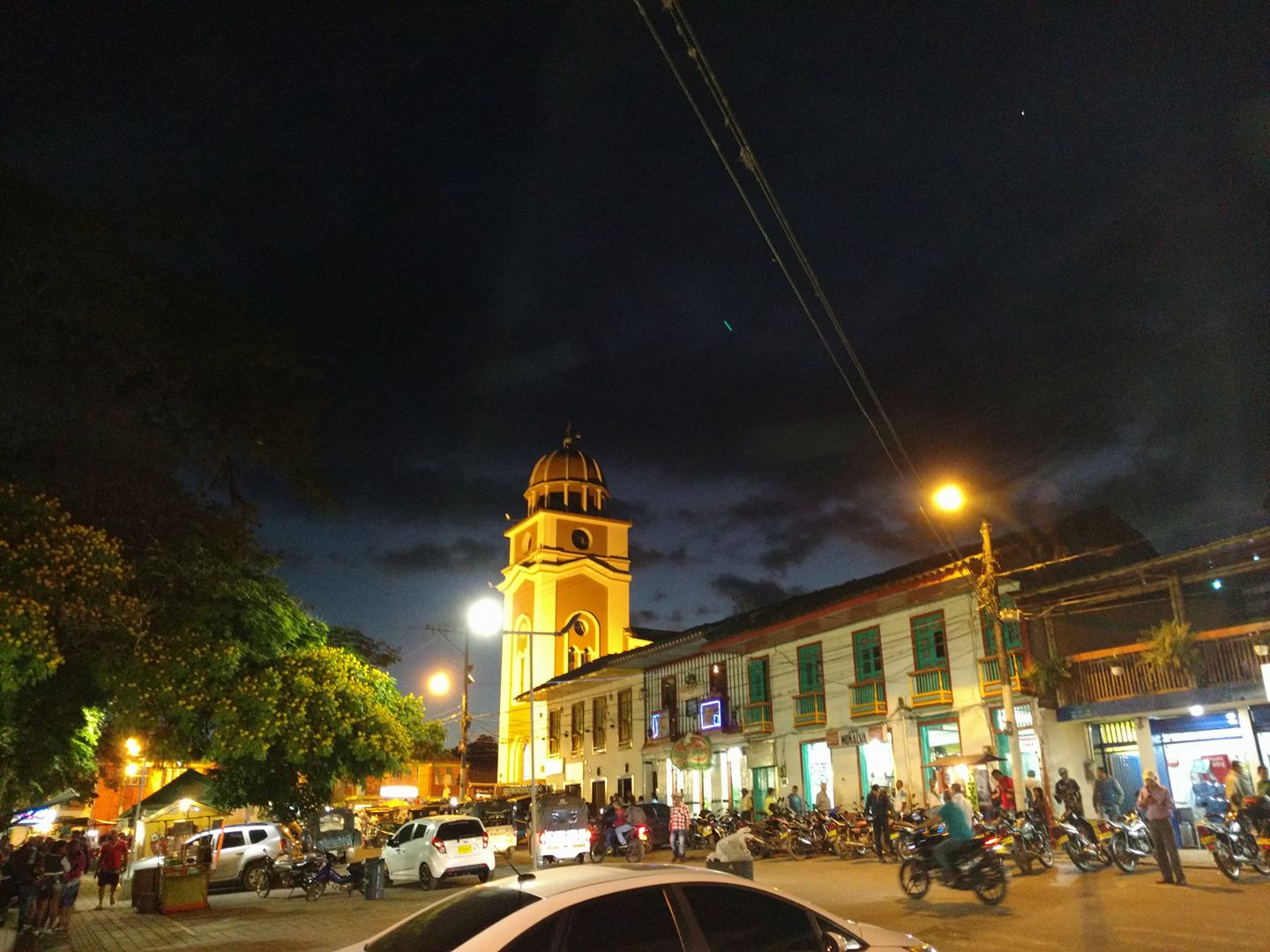 Alcalde de Calima El Darién Héctor Fabio Zapata dice:  ¡Presente! a su gente