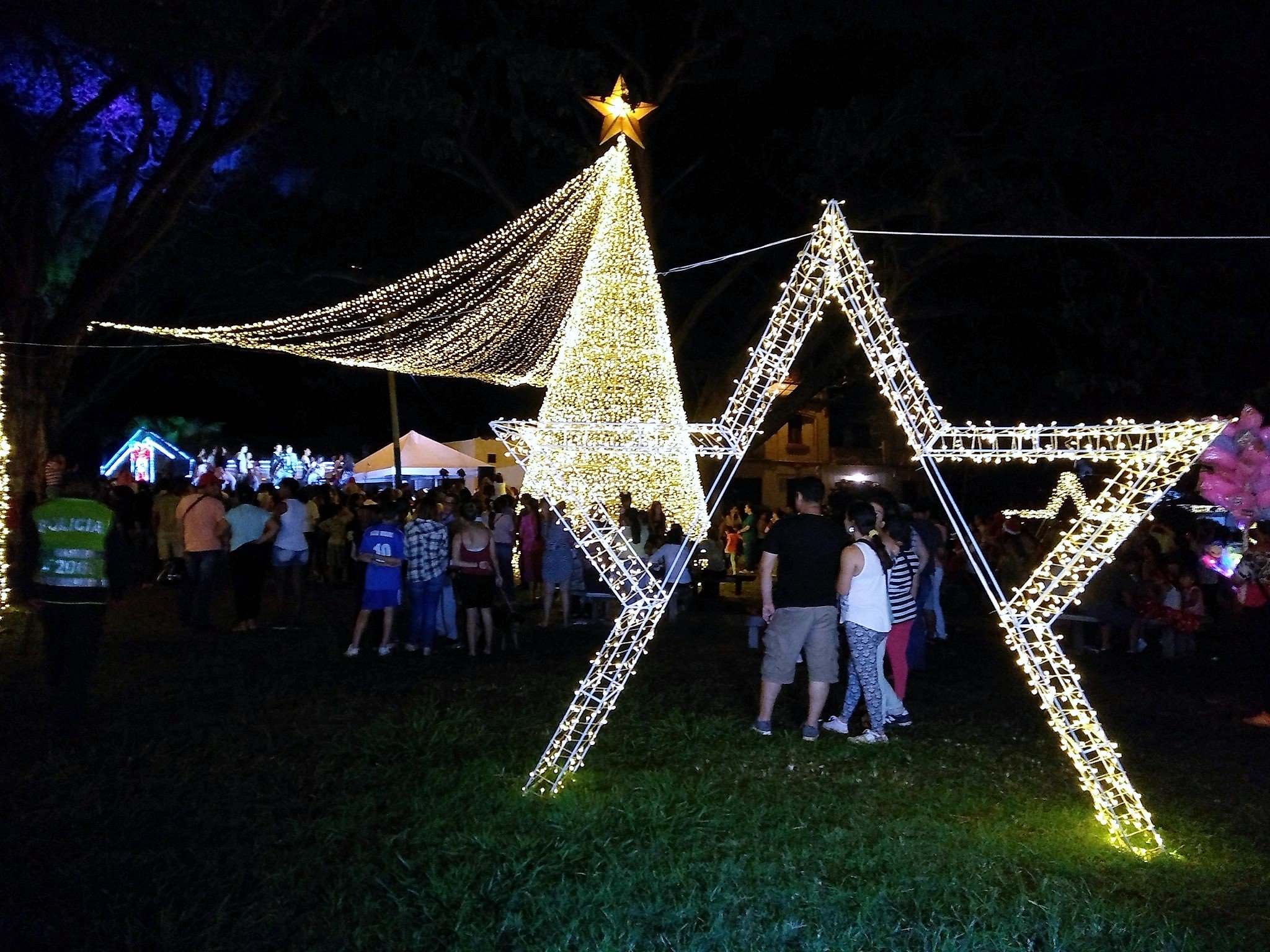 La Ciudad Señora se iluminó con el alumbrado navideño La Ciudad Señora se iluminó con el alumbrado navideño