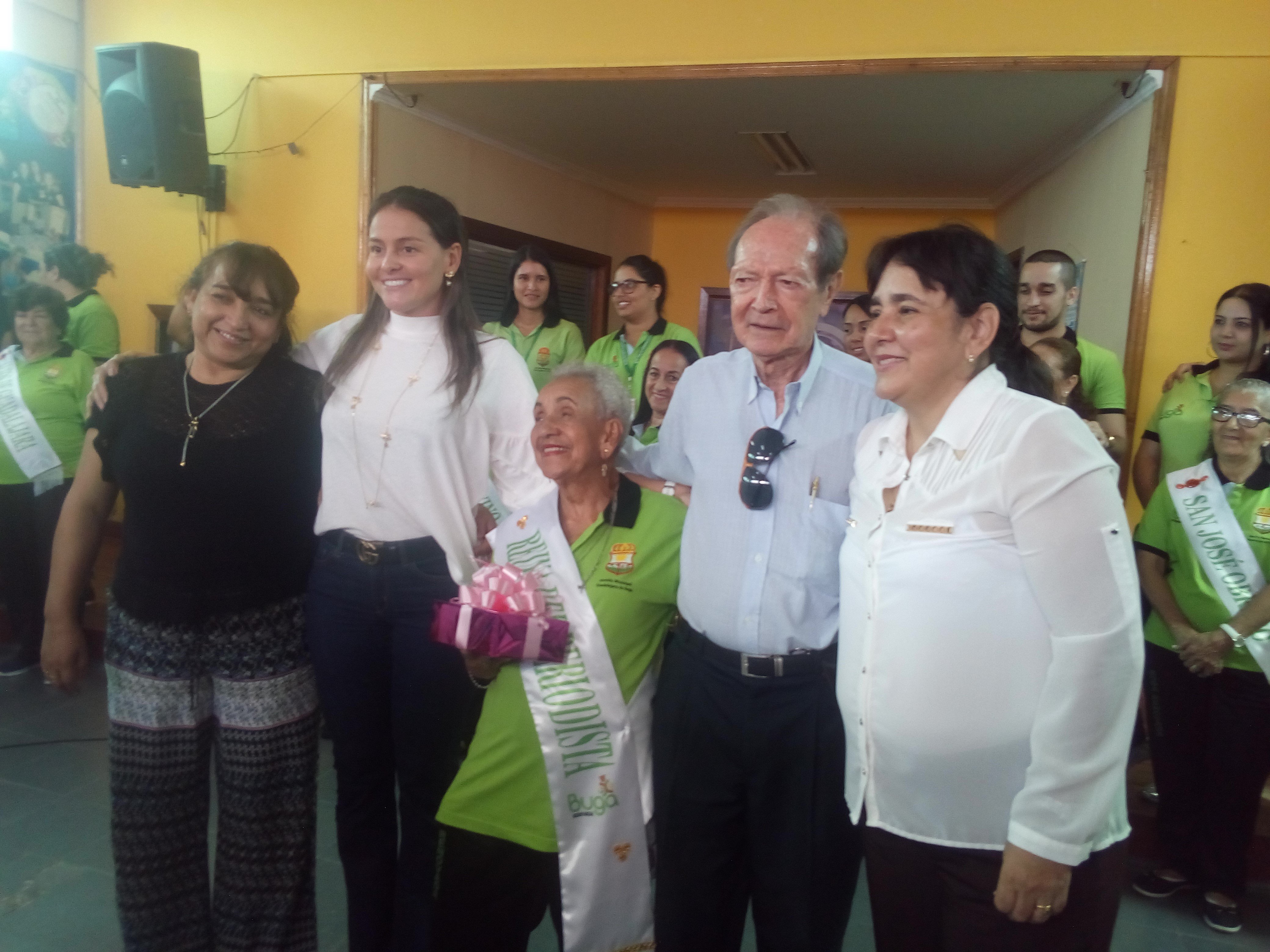 Reinas mayores desfilan  en Buga al ritmo de  San Pedros