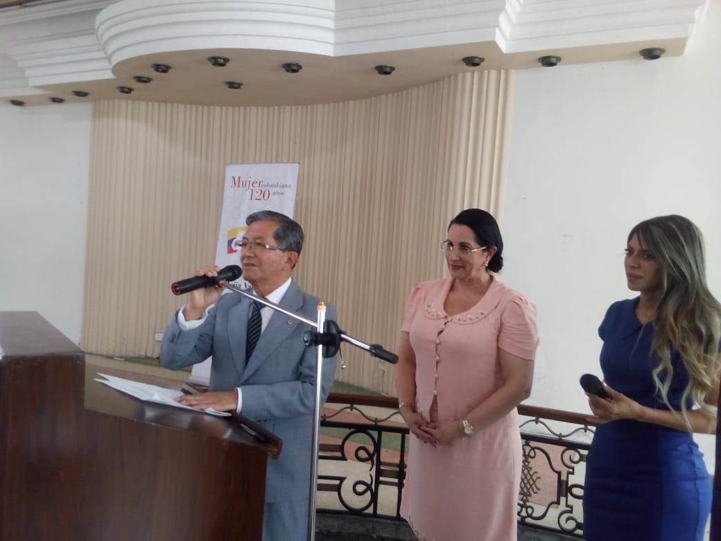 Lanzamiento en Buga del Libro "Mujer colombiana 120 años"de la autora Zayde Beatriz Mejía Valdés
