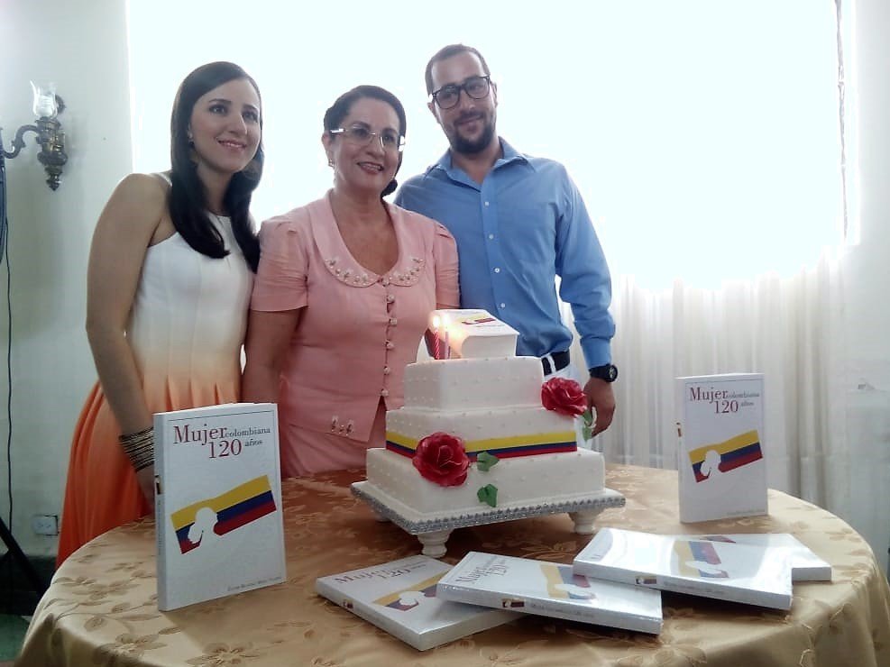 Lanzamiento en Buga del Libro "Mujer colombiana 120 años"de la autora Zayde Beatriz Mejía Valdés