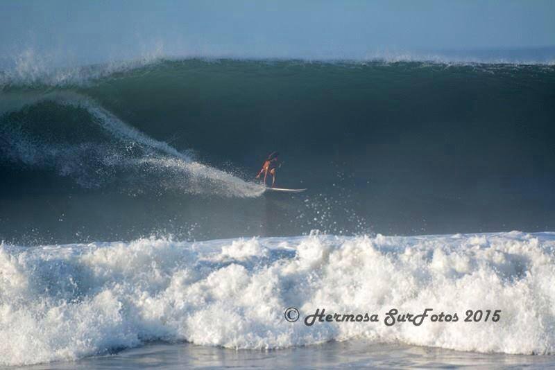 "El Surf " La pasión de Jefferson Tascón  que crece como las olas