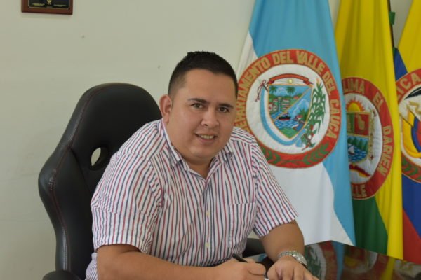 Tiempo le  faltó para hacer más  en Calima El Darién al alcalde  Jhony  Londoño