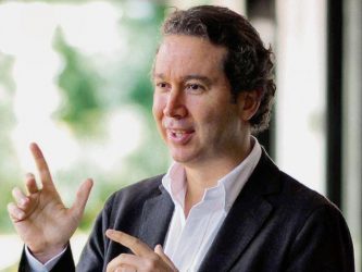 Celsia dona robot en Cali que realiza  500 pruebas por día de Covid-19, a la Fundación Valle del Lili