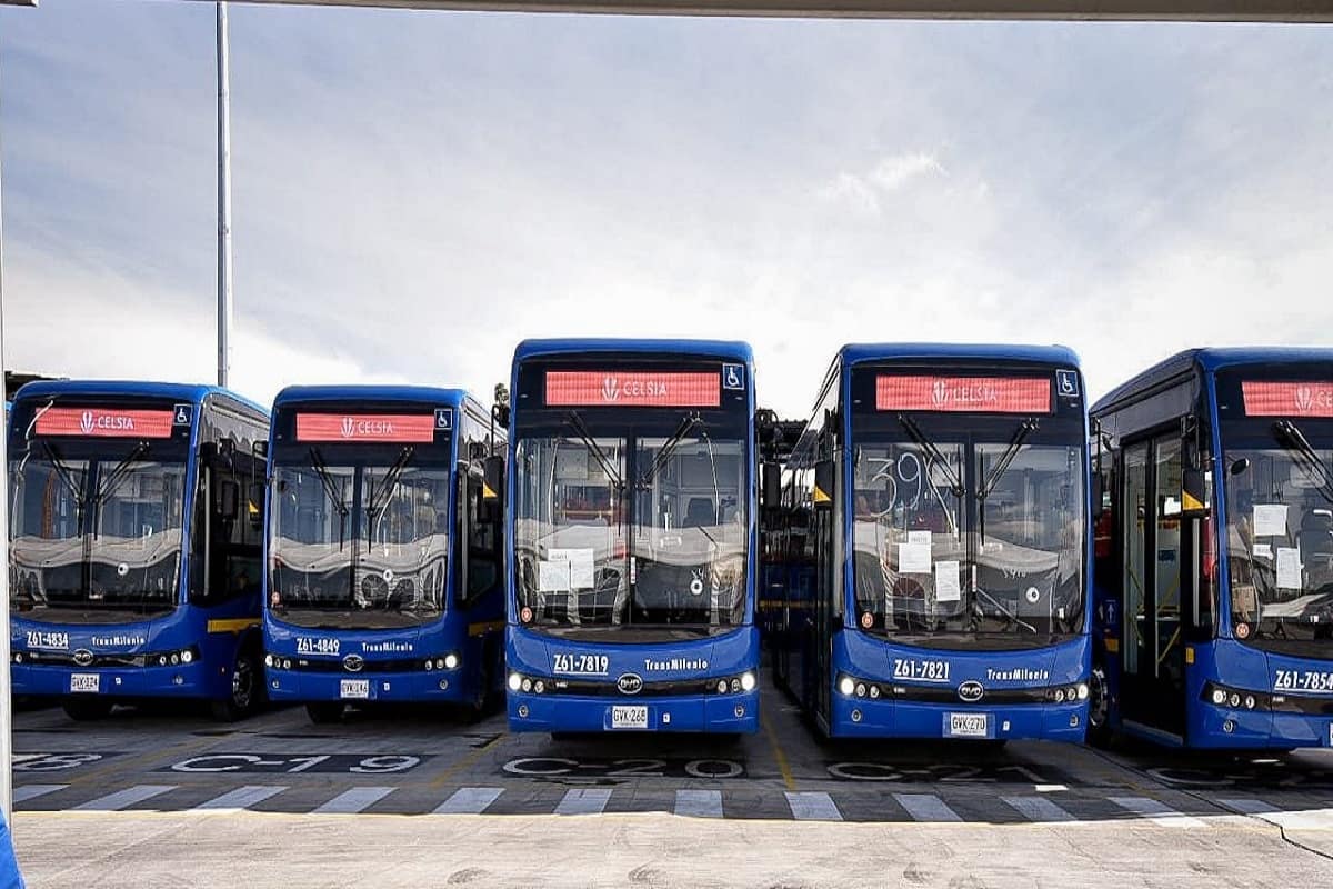 6.060 toneladas de CO2 menos al año aportan 120 buses eléctricos entregados por Celsia a Transmilenio 6.060 toneladas de CO2 menos al año aportan 120 buses eléctricos entregados por Celsia a Transmilenio