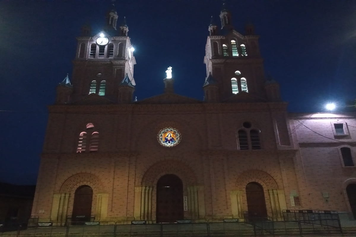 Toque de queda  y cierre de  Basílica  de Buga