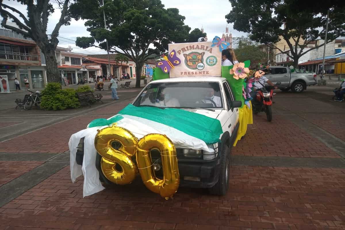 Arrancó, con multicolor desfile, celebración de 80 años de la Institución Educativa Agrícola ITA de Buga 17