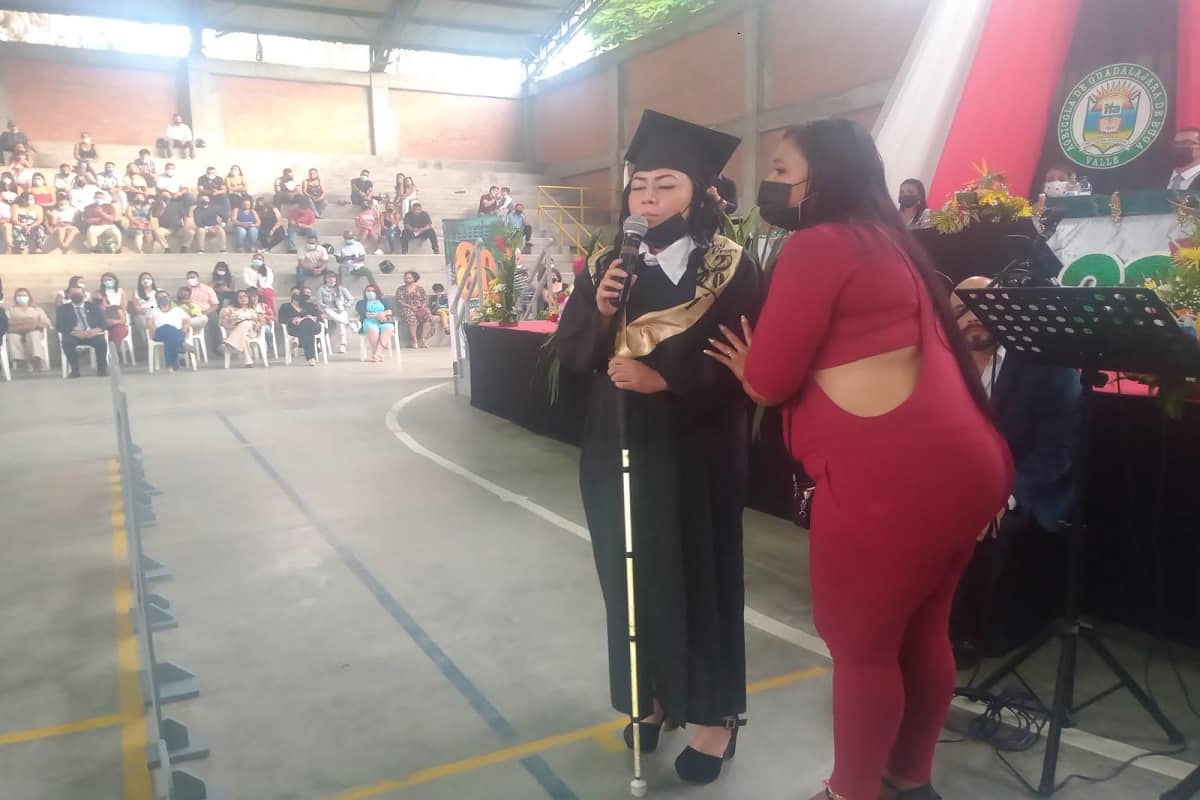 Karen Giraldo, una historia impactante en los grados de Bachilleres del ITA de Buga Karen Giraldo, una historia impactante en los grados de Bachilleres del ITA de Buga