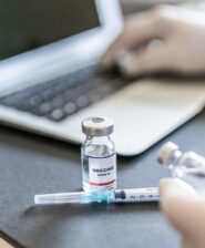 VACUNA CONTRA COVID-19, LA VIDA COMO DEBATE SOCIAL.