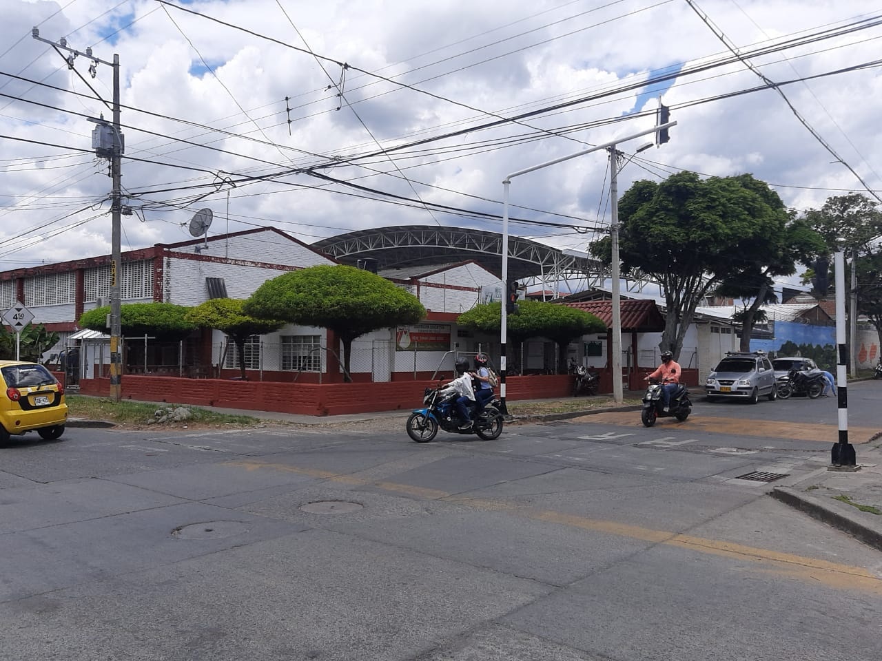 Alcalde Gustavo Vélez invierte más de 600 millones en mejoramiento de infraestructura educativa