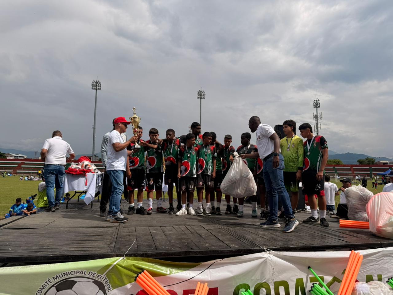 Copa Corazón reunió a más de 4.000 niños en el estadio Doce de Octubre