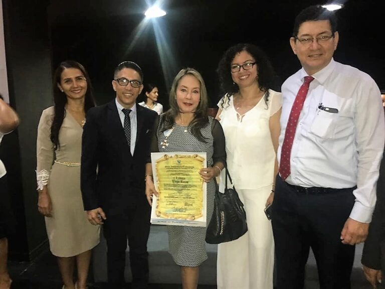 Liliana Vega Rojas Directora de Cooperación Internacional de Buga recibe máxima condecoración de la Asamblea del Valle del Cauca