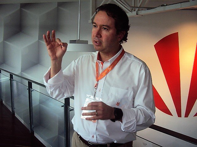 Celsia presenta a periodistas nueva sede y primera granja de energía solar en Colombia