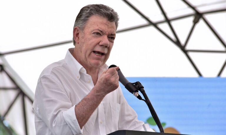 Presidente Santos anuncia suspensión de diálogos con el ELN Presidente Santos anuncia suspensión de diálogos con el ELN
