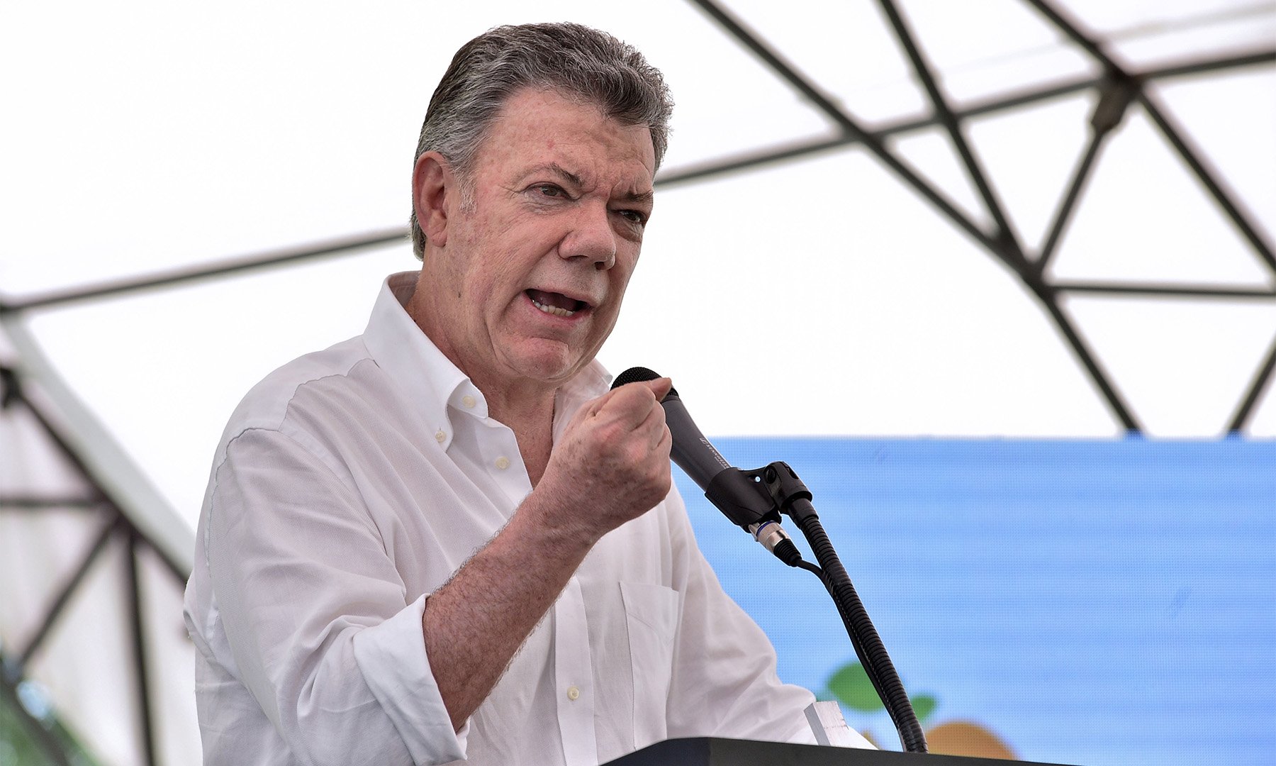 Presidente Santos anuncia suspensión de diálogos con el ELN