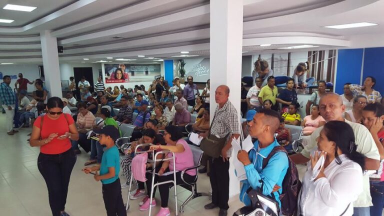 Las Sedes para la Entrega de Medicamentos de las EPS en Colombia no prestan sus servicios completos Las Sedes para la Entrega de Medicamentos de las EPS en Colombia no prestan sus servicios completos