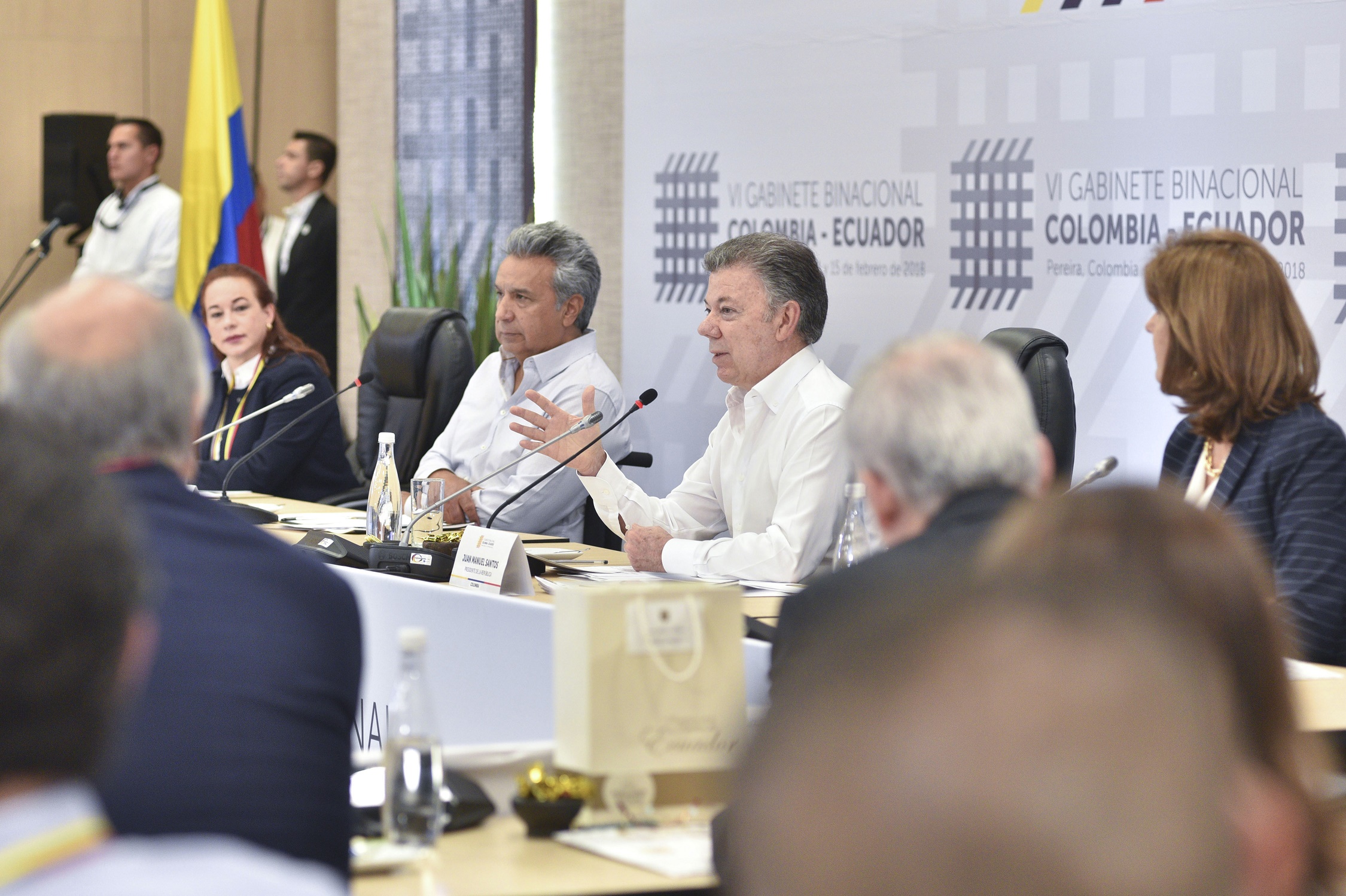Colombia y Ecuador firman convenios en materia migratoria y para administrar un fondo binacional