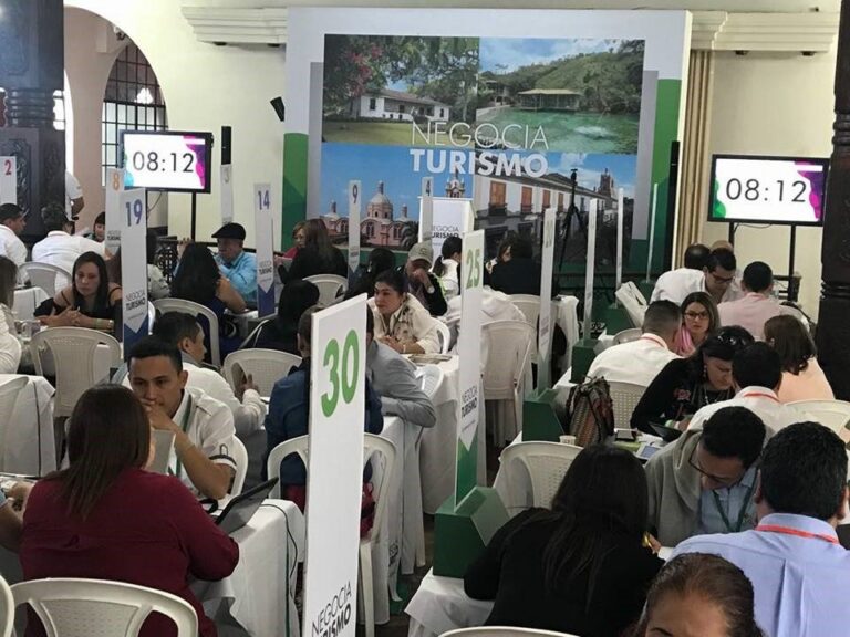 Concurrida rueda de negocios en lanzamiento de Innovatur en Buga Concurrida rueda de negocios en lanzamiento de Innovatur en Buga