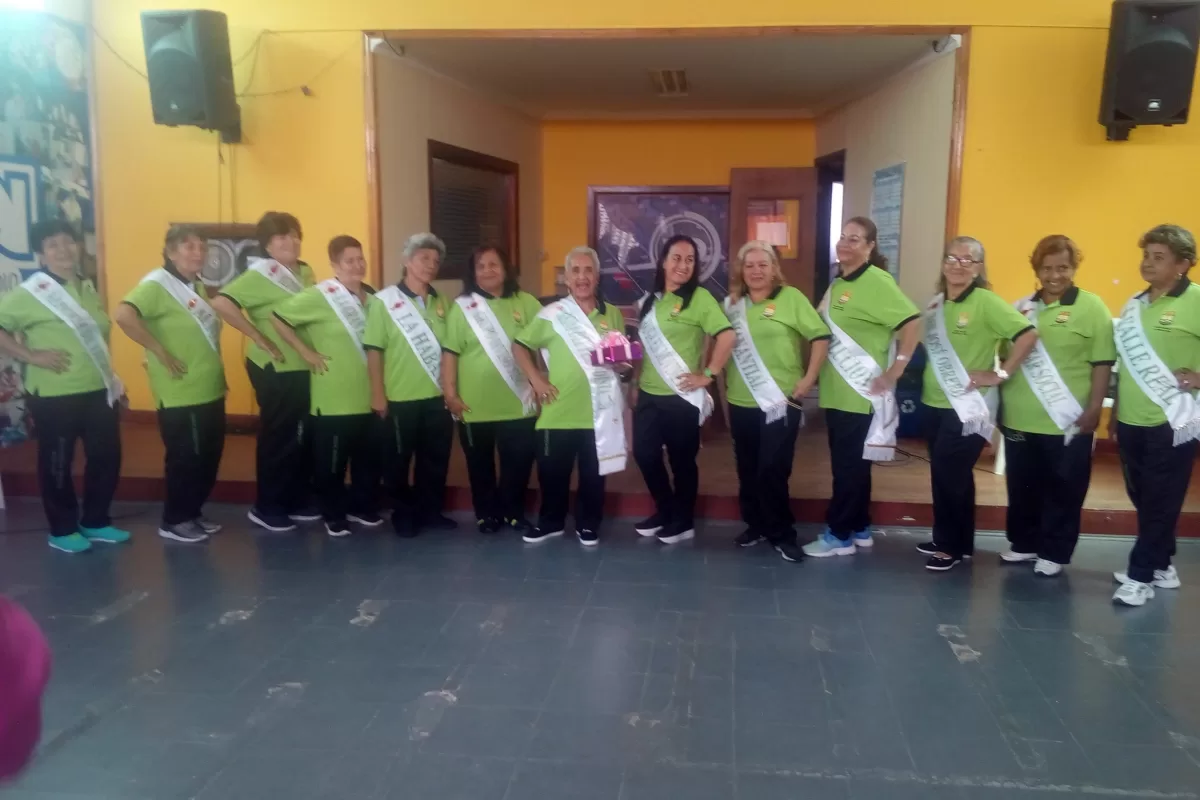Reinas mayores desfilan  en Buga al ritmo de  San Pedros