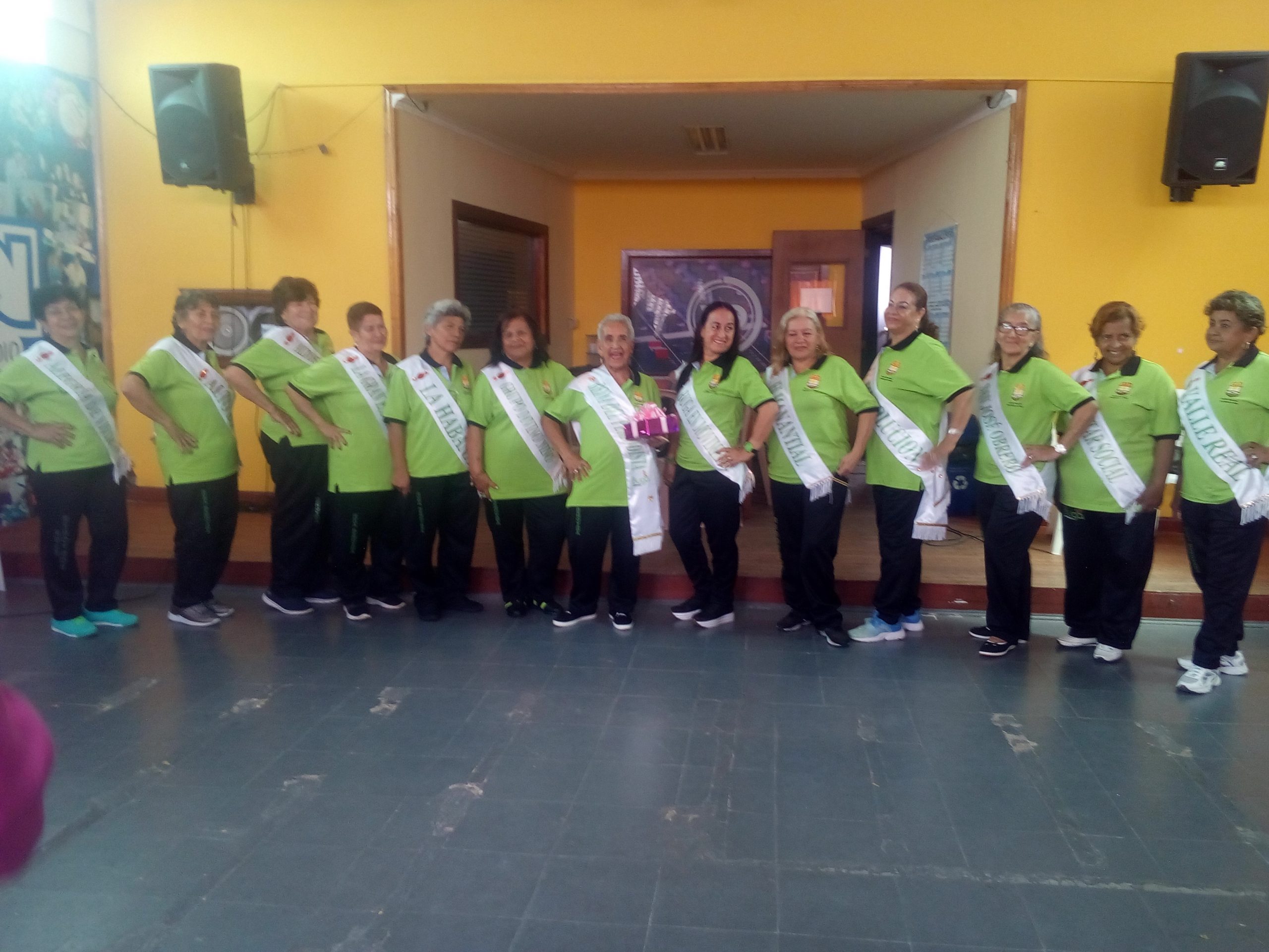 Reinas mayores desfilan  en Buga al ritmo de  San Pedros