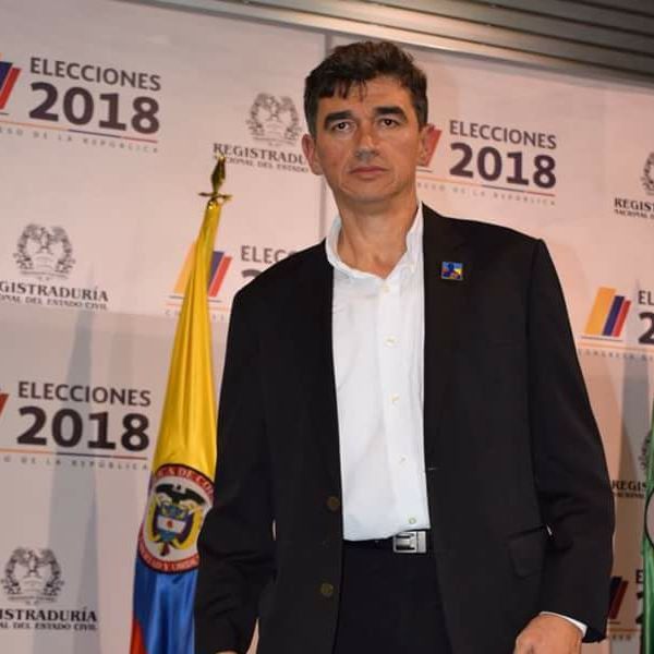 John Harold Suárez Vargas . Un  senador de la gente de a pie