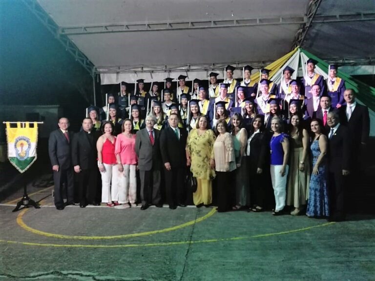 Colegio  Diocesano Gimnasio  Central  del Valle de Buga gradúa promoción de bachilleres 2017-2018
