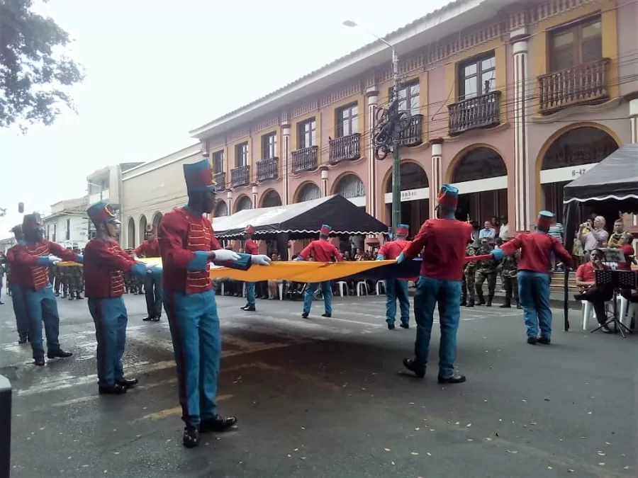 Con acto recordatorio y ofrenda floral en la estatua del General José María Cabal se celebró 20 de Julio en Buga