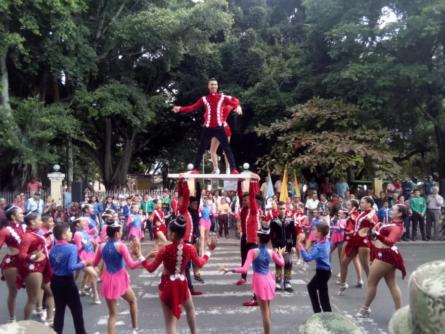 Con acto recordatorio y ofrenda floral en la estatua del General José María Cabal se celebró 20 de Julio en Buga