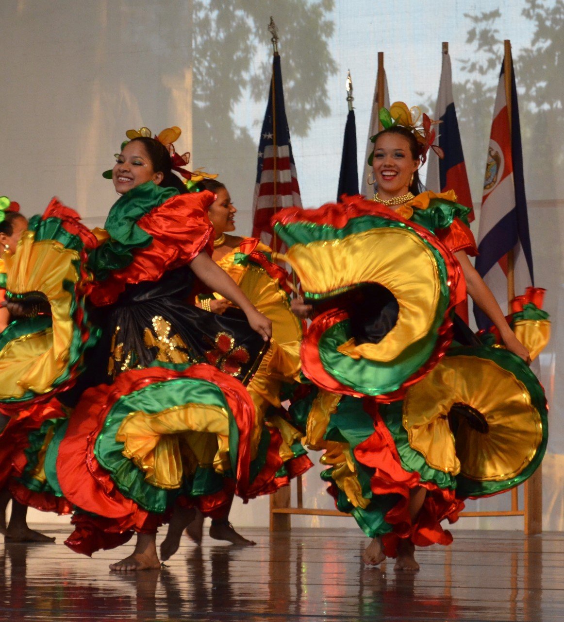 Tulia Mercedes Barreto homenajeada en 50 años de grupo de danzas “Carmen López” de  Univalle