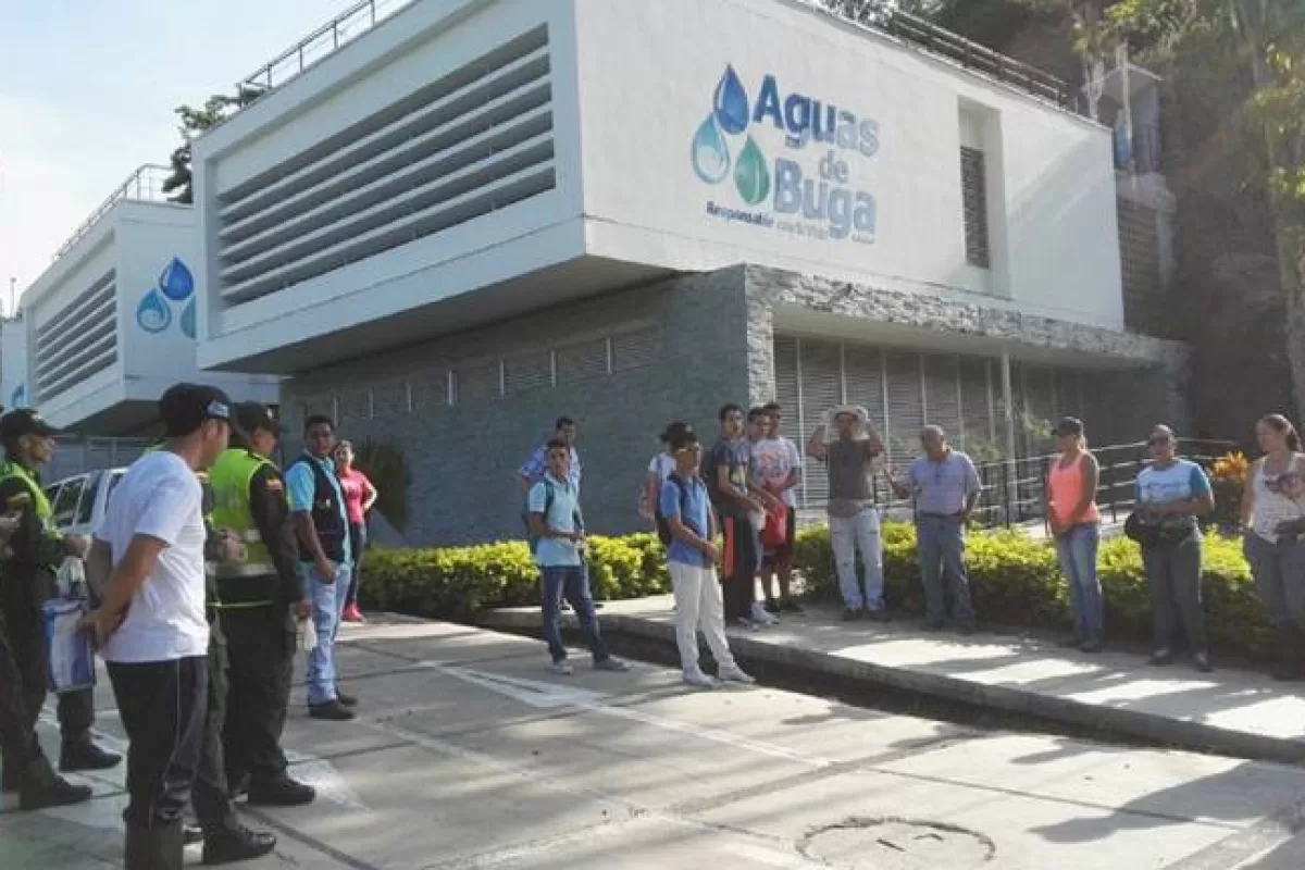 Alcalde de Buga Julián Latorre desmiente noticia falsa sobre venta de empresa Aguas de Buga