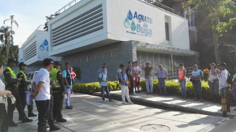 Alcalde de Buga Julián Latorre desmiente noticia falsa sobre venta de empresa Aguas de Buga