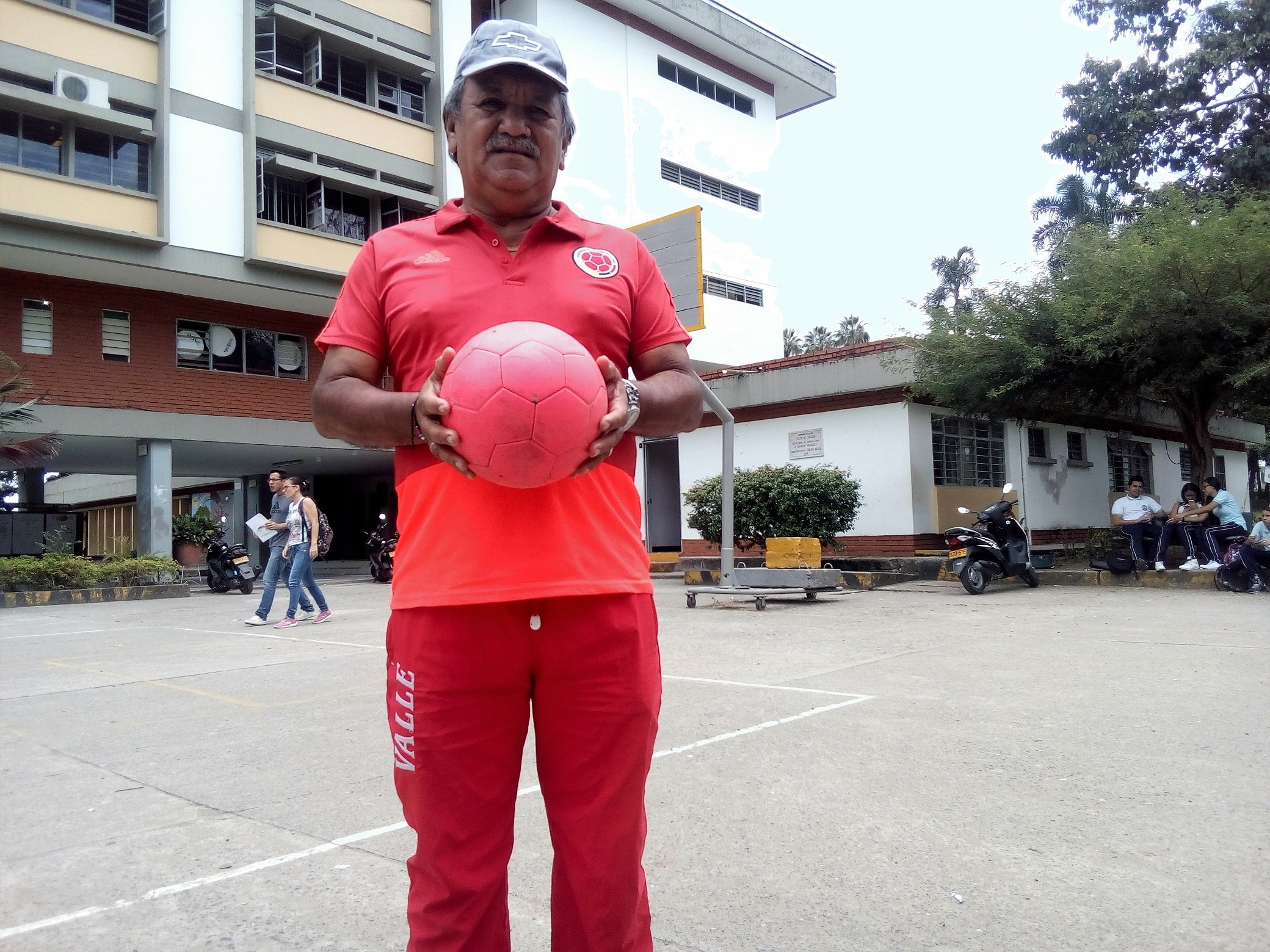 Sigifredo Humberto Triana, 42 años tapando y haciendo goles en el Campeonato de la Vida Sigifredo Humberto Triana, 42 años tapando y haciendo goles en el Campeonato de la Vida