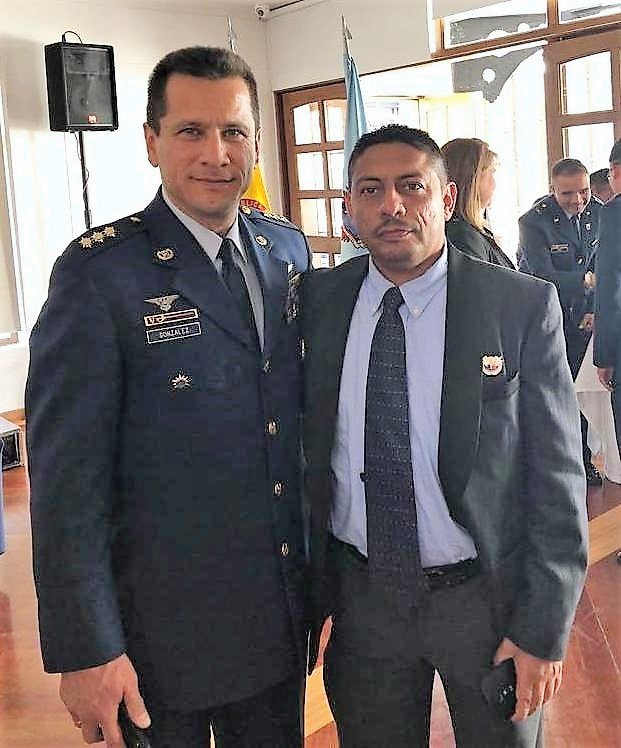 Fuerza Aérea Colombiana entrega reconocimiento a Dorman Izquierdo Valencia líder social en el Cerrito-Valle Fuerza Aérea Colombiana entrega reconocimiento a Dorman Izquierdo Valencia líder social en el Cerrito-Valle