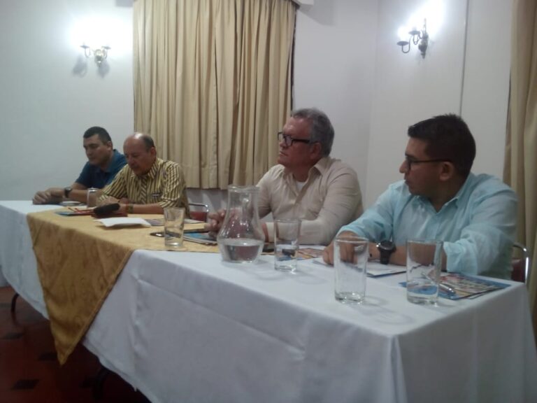 Rueda de prensa con conferencistas en II Foro Nacional de Directivos Docentes en Buga Rueda de prensa con conferencistas en II Foro Nacional de Directivos Docentes en Buga