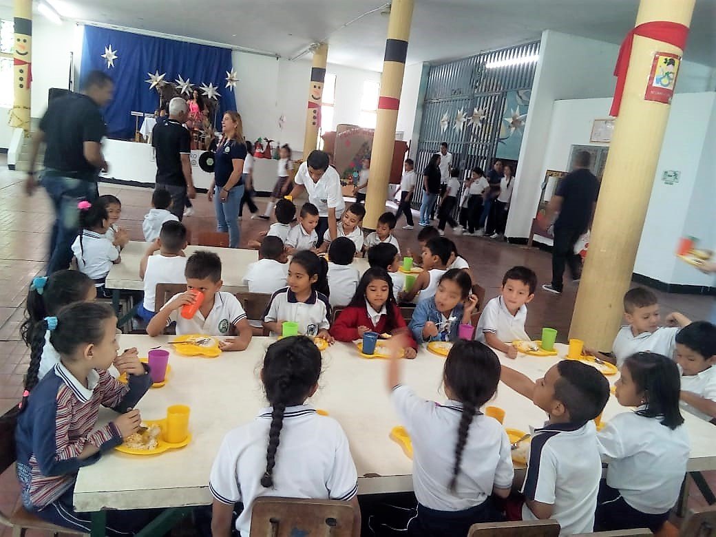 En Día PAE Institución Agrícola de Buga mide y pesa a sus estudiantes."No podemos seguir sosteniendo un programa de alimentación escolar callados sin decir las fallas",dice rector Jorge Eliécer Sánchez. En Día PAE Institución Agrícola de Buga mide y pesa a sus estudiantes."No podemos seguir sosteniendo un programa de alimentación escolar callados sin decir las fallas",dice rector Jorge Eliécer Sánchez.