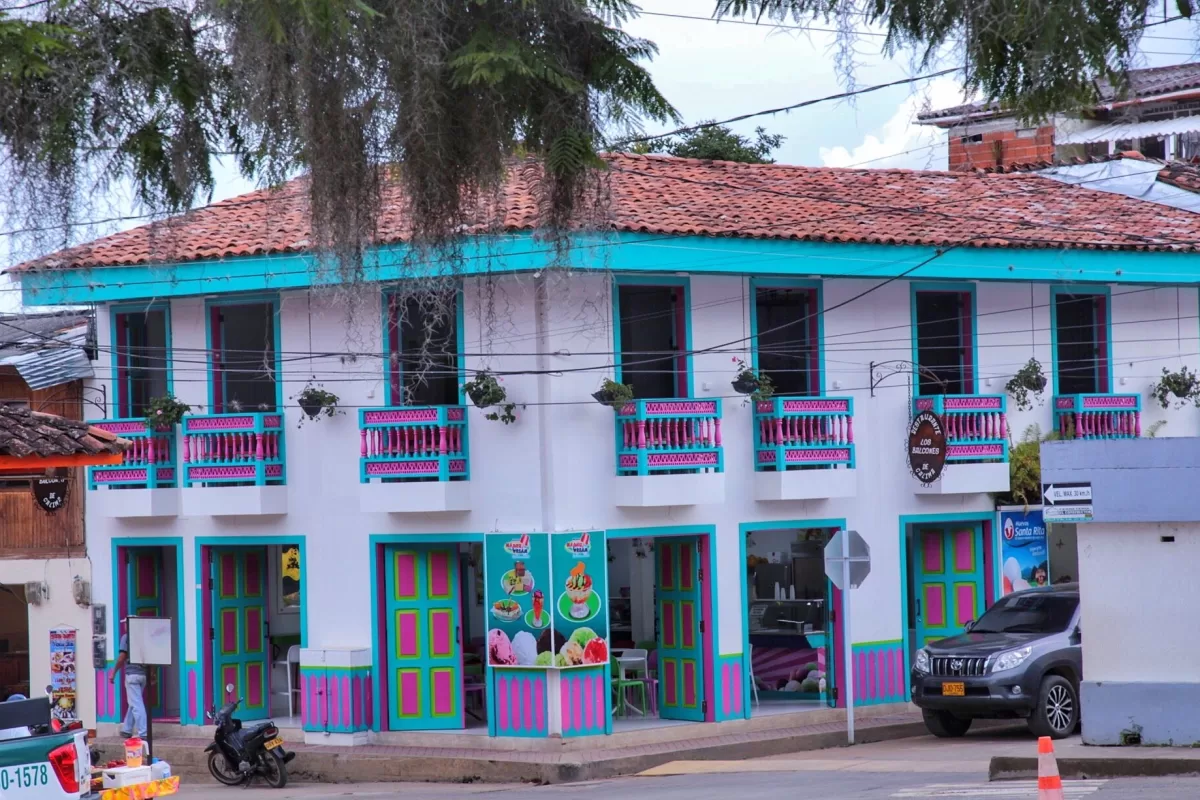 Los Balcones en Calima El Darién. Más que un restaurante es la fusión de dos culturas