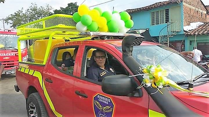 Guacarí con nueva máquina de ataque rápido para incendios.Alcalde Gerardo Salcedo cumple promesa a los Bomberos