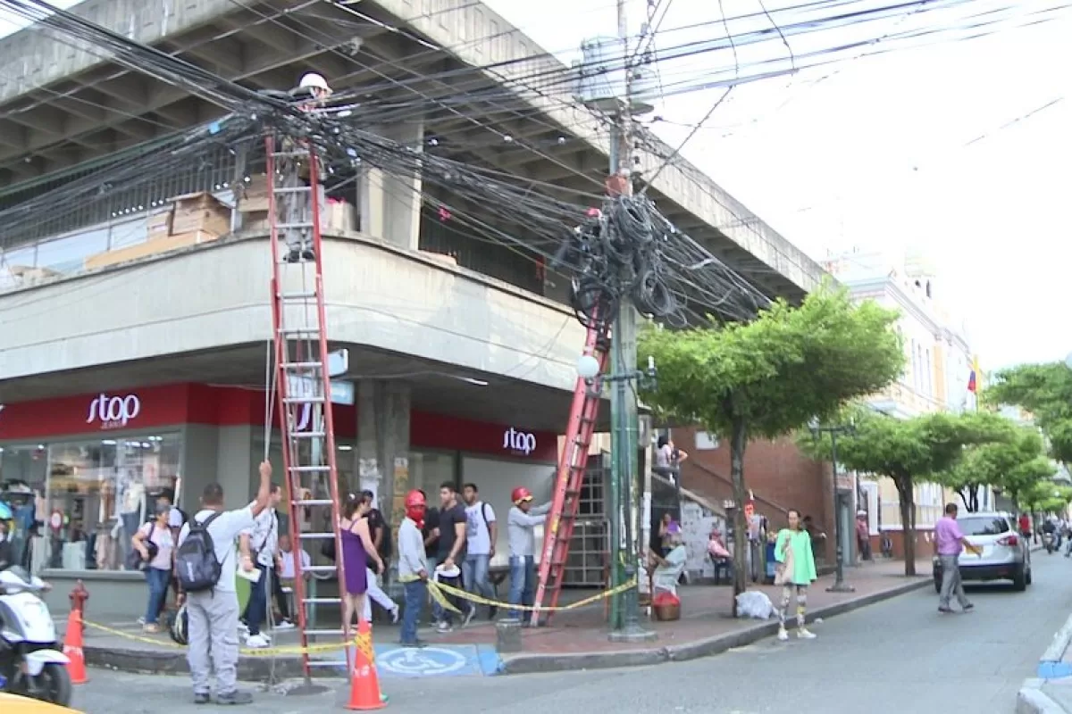 Cables en Buga empiezan a retirarse del Centro Histórico