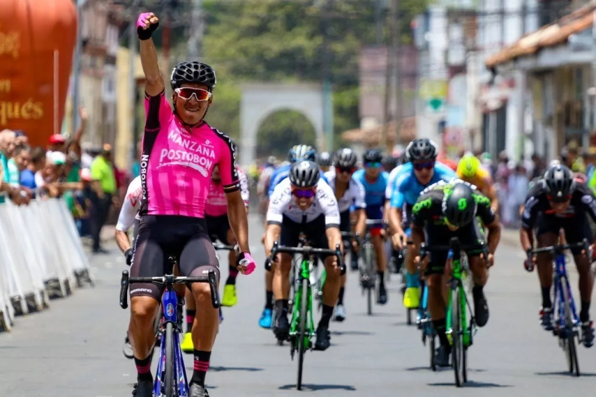 La Vuelta “Blanco del Valle” inició con victoria de Jhonatan Restrepo