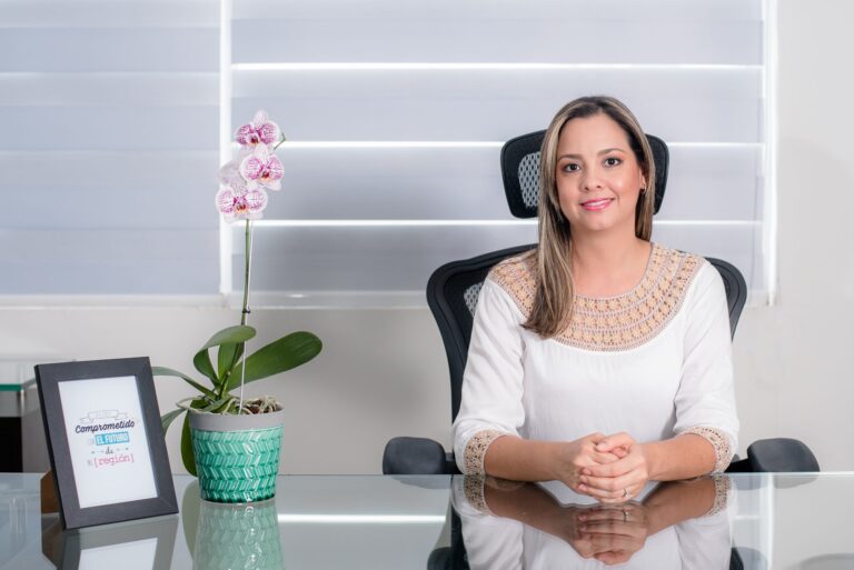 Norte del Valle emprende ruta de progreso. Sandra Milena Santa toma timón de la Cámara de Comercio de Cartago Norte del Valle emprende ruta de progreso. Sandra Milena Santa toma timón de la Cámara de Comercio de Cartago