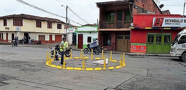 Por deterioro en las vías se prohíbe en Cartago tránsito de vehículos de carga pesada en algunos sectores Por deterioro en las vías se prohíbe en Cartago tránsito de vehículos de carga pesada en algunos sectores
