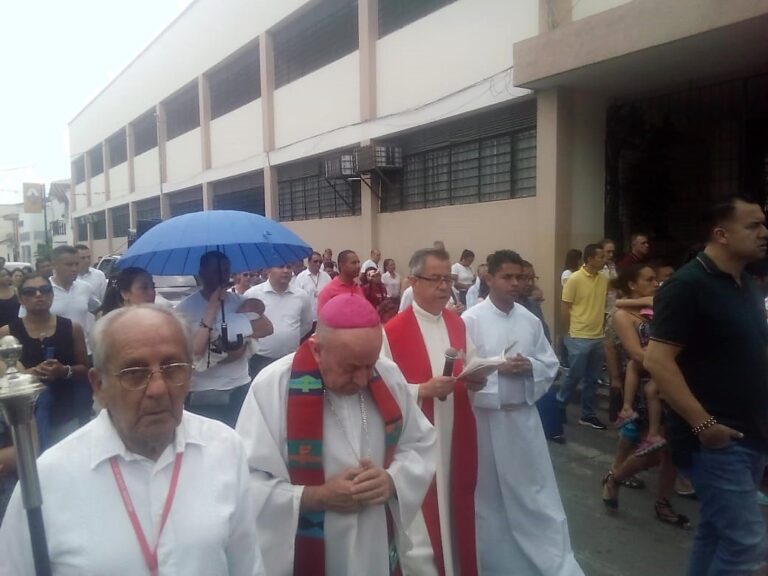 Agua bendijo procesiones de Semana Santa en Buga Agua bendijo procesiones de Semana Santa en Buga