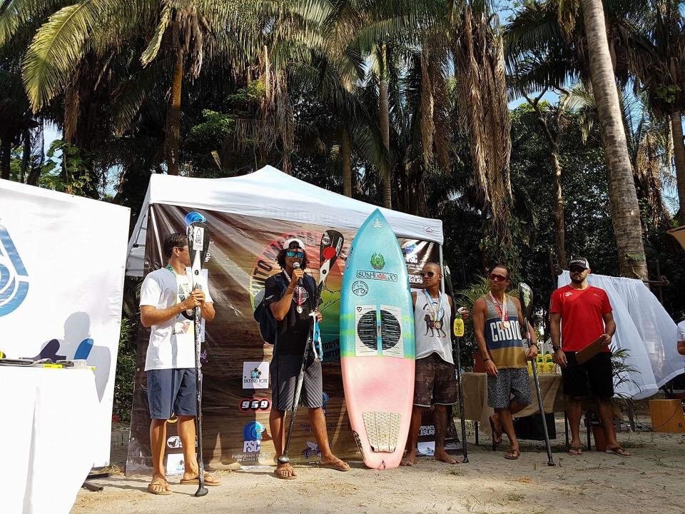 "El Surf " La pasión de Jefferson Tascón  que crece como las olas
