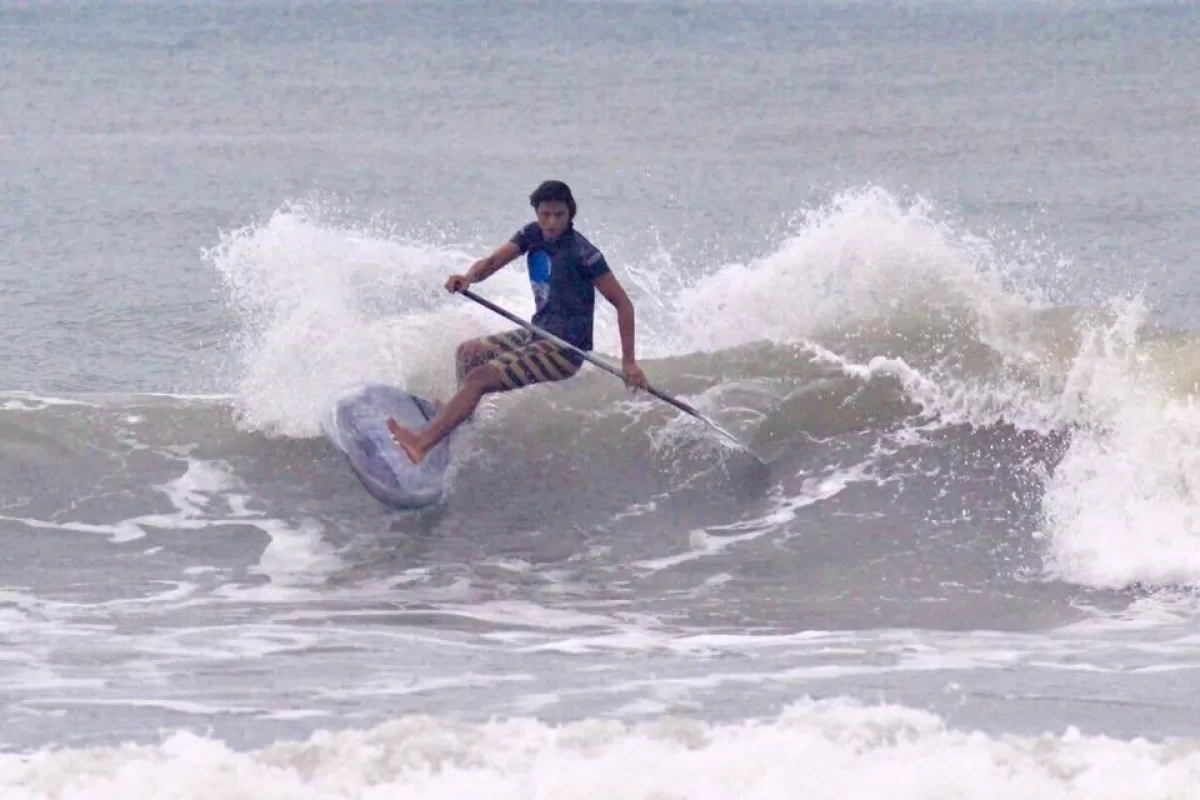 "El Surf " La pasión de Jefferson Tascón  que crece como las olas