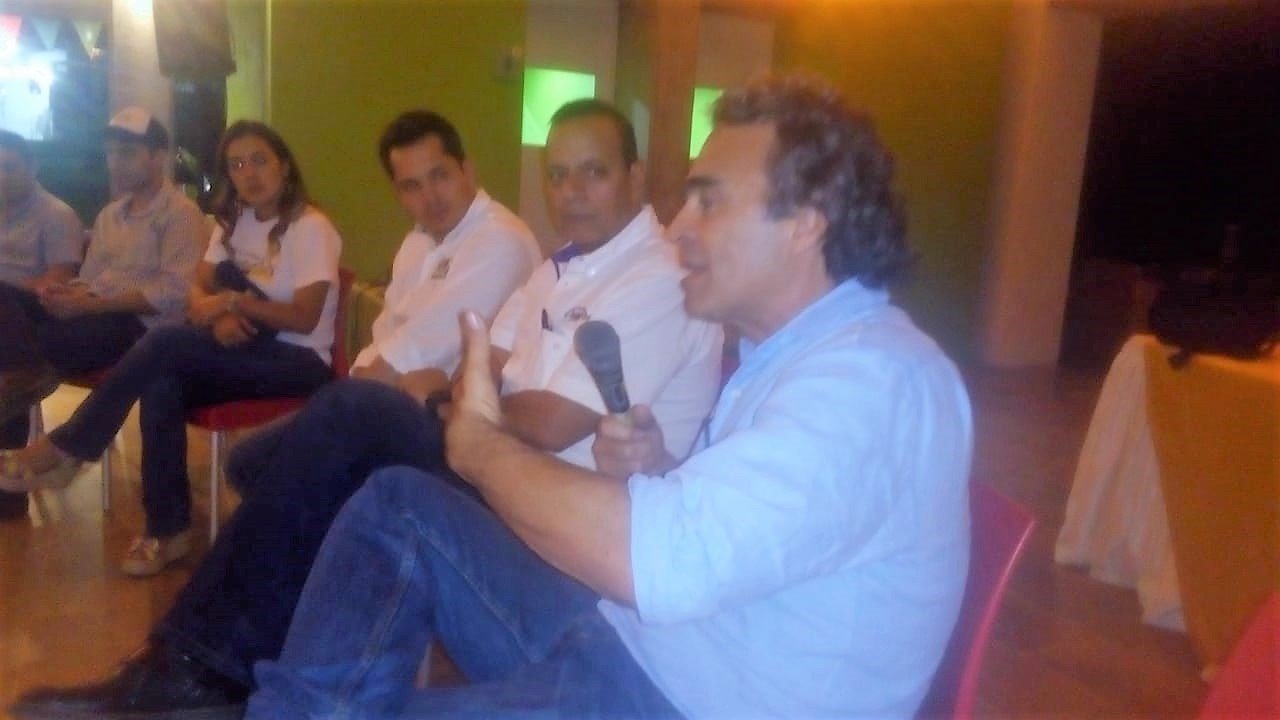 Profesor Sergio Fajardo en Buga respalda a Camilo Cuadros Profesor Sergio Fajardo en Buga respalda a Camilo Cuadros