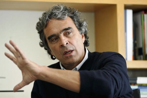 Profesor Sergio Fajardo en Buga respalda a Camilo Cuadros