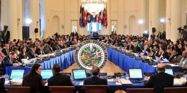 Jóvenes de Colombia hablan en Asamblea 49 de la OEA