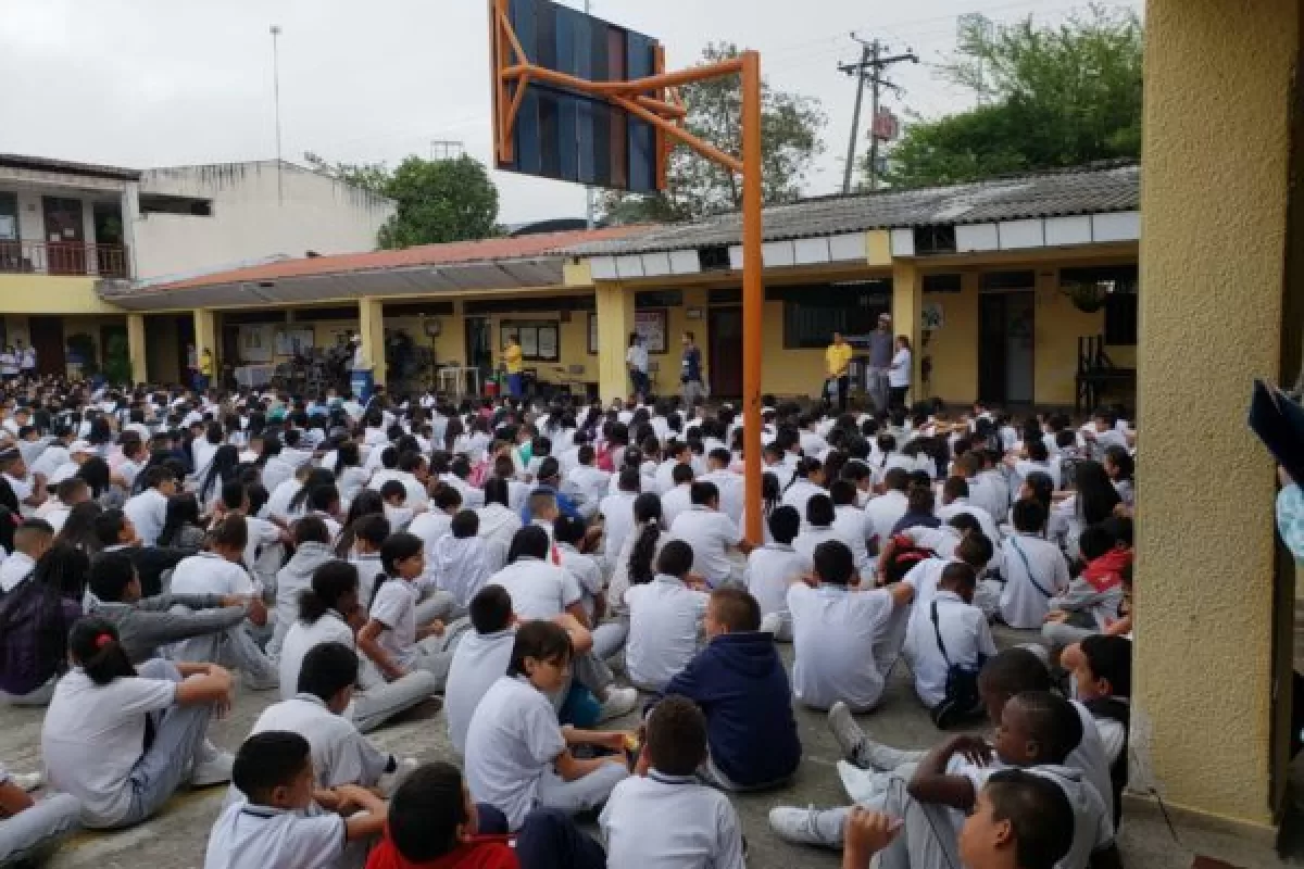 I.E. Pedro Vicente Abadía 25 años educando con excelencia