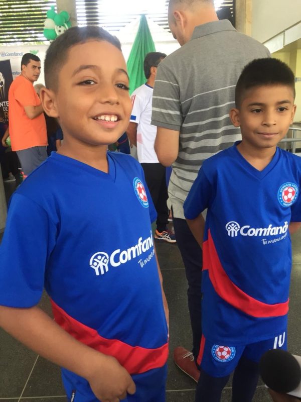 Deportivo Cali y Comfandi unidos hacen posible sueños de niños y jóvenes Deportivo Cali y Comfandi unidos hacen posible sueños de niños y jóvenes